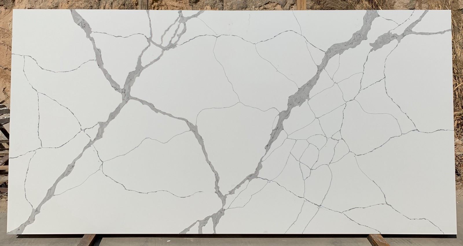 white Calacatta quartz slab